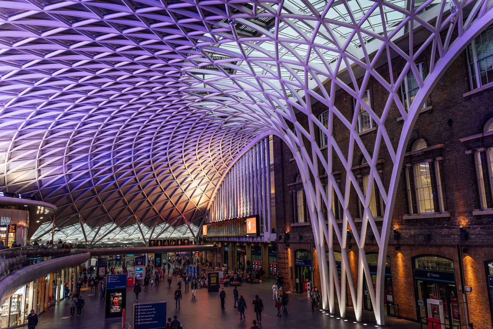 The lattice roof above the King&rsquo;s Cross station concourse.